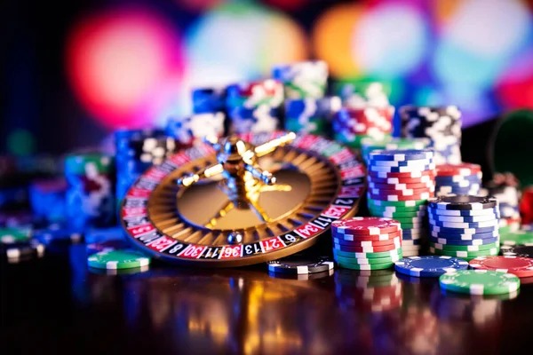 hp777 mobile app interface showing slot games and live tables